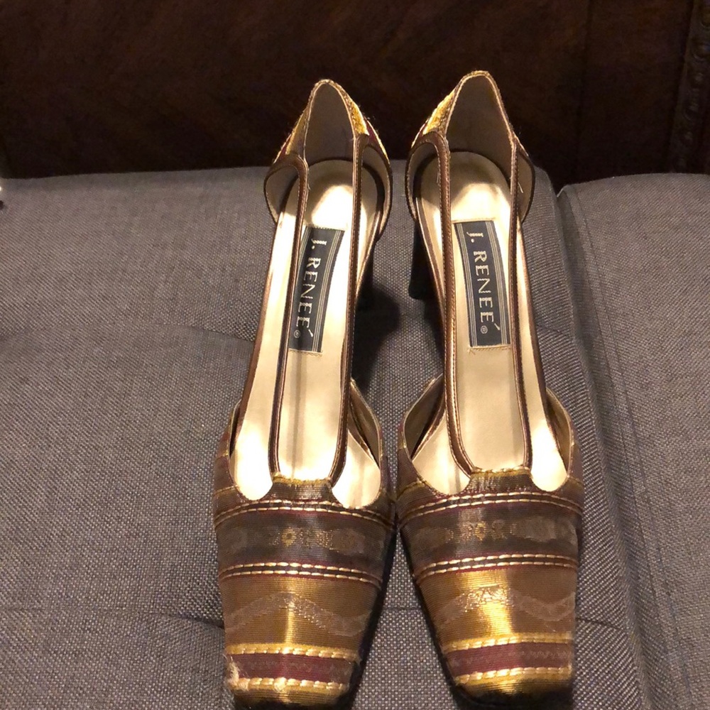 J Renee shoes with matching handbag!